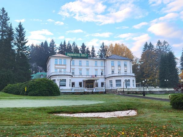 Hotel im Herbst